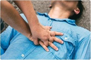 الاسعافات الاولية للاغماء , الاغماء المفاجئ , الاغماء , اسباب الاغماء 
