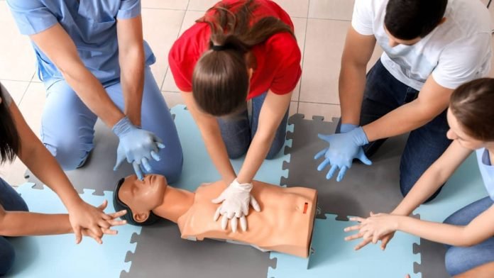 دورة اسعافات أولية معتمدة