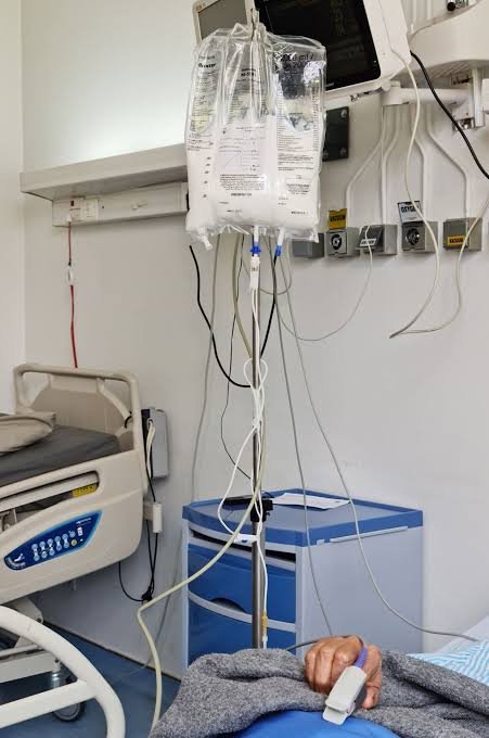 التغذية الوريدية الكاملة TPN وطريقة اعطائها